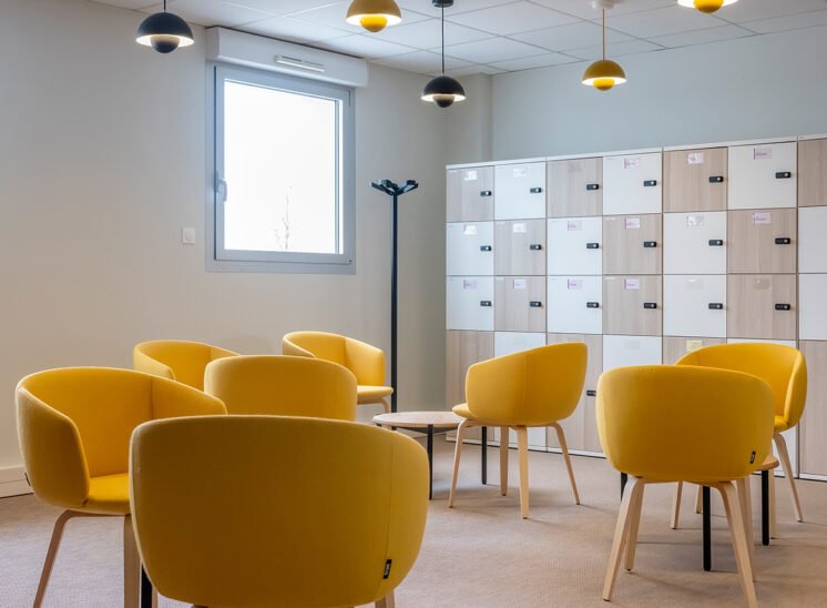 reportage d'architecture nouveau centre Aesio à Arras mobilier détente tisanerie